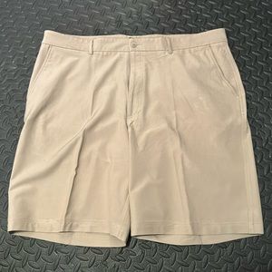 Kirkland Mens Sport brown shorts Size 40 waist, 88% Polyester, Light wear